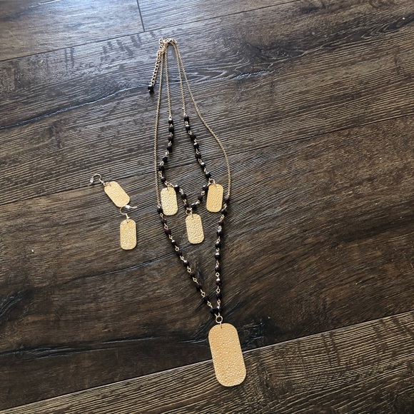 Handmade garnet necklace and earring set - Picture 3 of 5